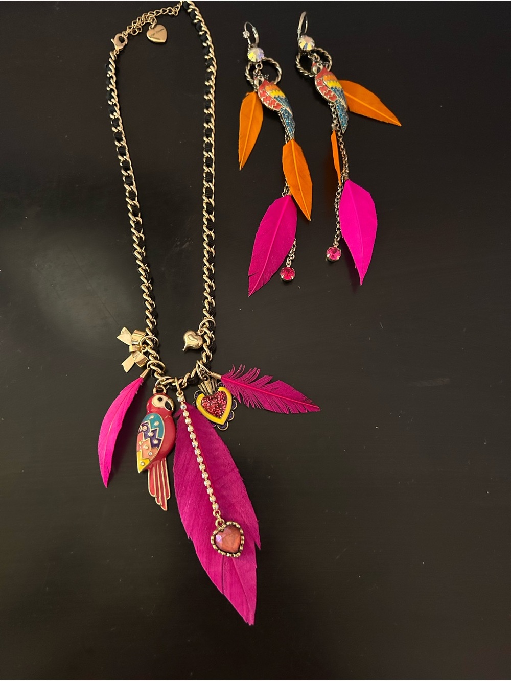 Betsey Johnson Parrot Heart Charm Feather Necklace & Earrings Set Pink & Orange